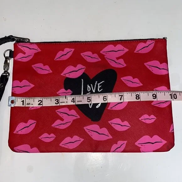 Red coated canvas Victoria’s Secret large wristlet make up bag - Picture 6 of 7